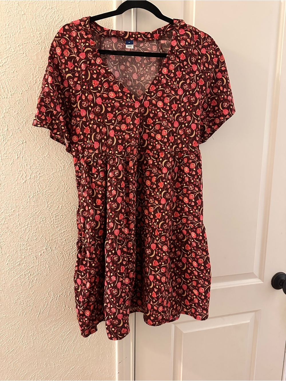 Old Navy Women’s Floral V-Neck Short Sleeve dress - Burgundy Pink
